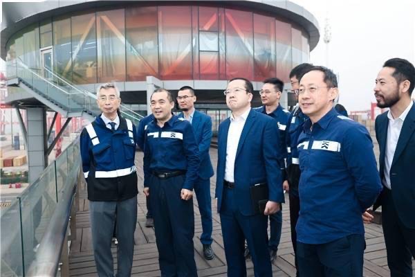 天津港集團與倪光南院士、深開鴻CEO王成錄一行座談交流 ，共商“津鴻” 發展新篇章